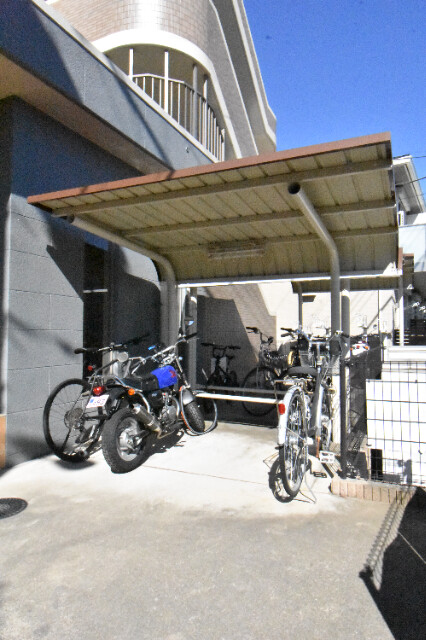 ��ʌ��k�����S�ɓޒ��w���Q���ڂ̃}���V�����̂��̑�