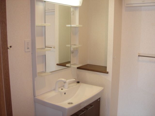 ��ʌ��������܎s������厚����O�̃}���V�����̐��ʏ�