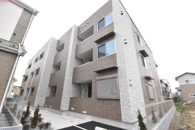 ��ʌ�����s�厚���s�̍��݂̃A�p�[�g�̌����O��