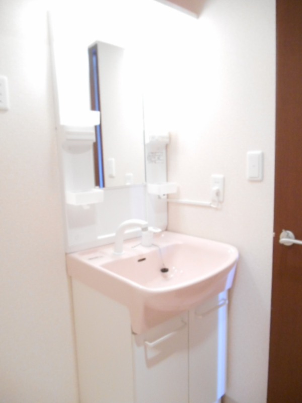 ��ʌ��������܎s�k��{�����R���ڂ̃}���V�����̐��ʏ�