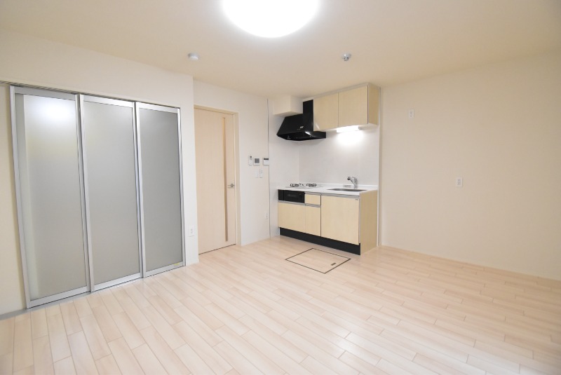 ��ʌ�����s�厚���s�̍��݂̃A�p�[�g�̋����E���r���O