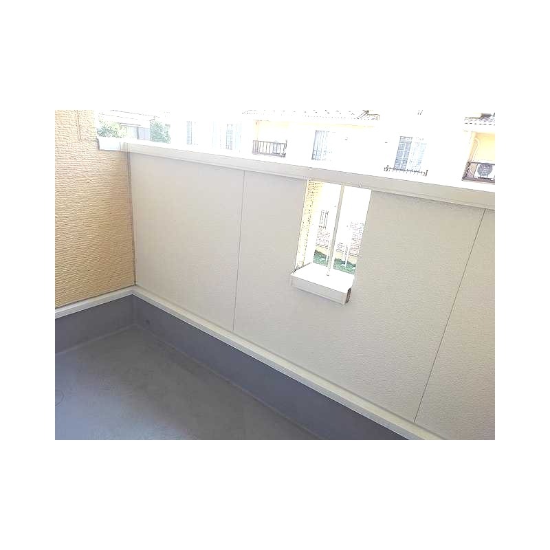 ��ʌ������s�V�P���̃A�p�[�g�̃o���R�j�[