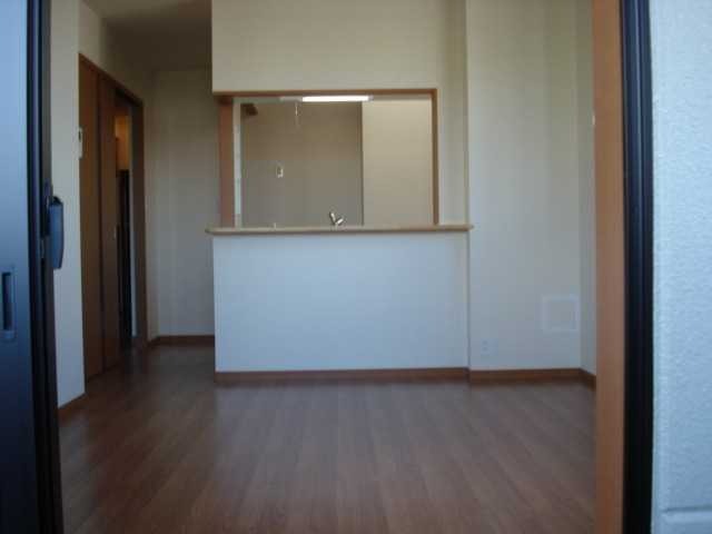 ��ʌ��z�J�s���C�N�^�E���Q���ڂ̃A�p�[�g�̋��ԁE���r���O