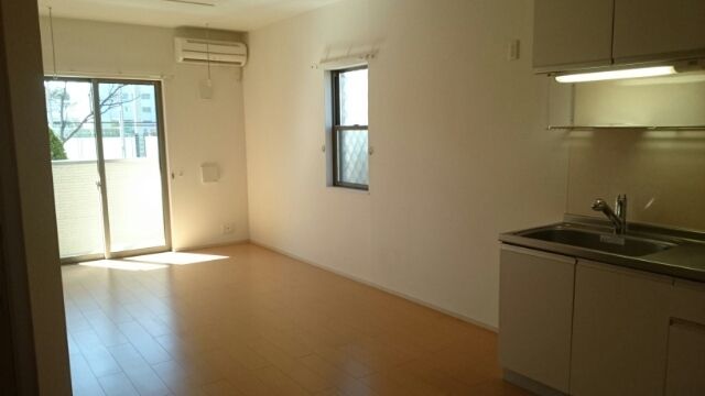 ��ʌ�����s���R�S���ڂ̃A�p�[�g�̋��ԁE���r���O