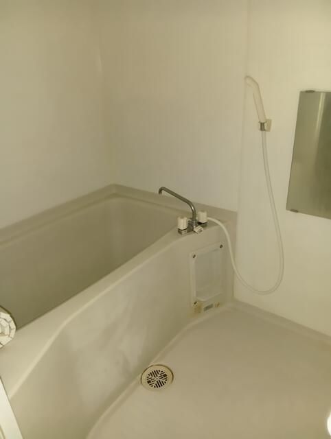 ��ʌ������s���Q���ڂ̃}���V�����̃o�X