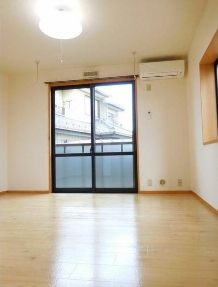 ��ʌ�����s�厚�ΐ_�̃A�p�[�g�̋��ԁE���r���O