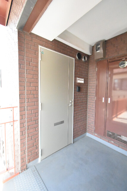 ��ʌ������s���Q���ڂ̃}���V�����̃G���g�����X