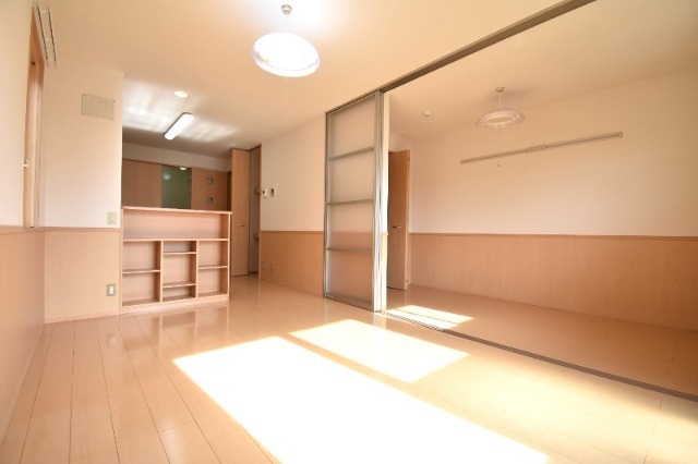 ��ʌ��������܎s�k��{�����̃A�p�[�g�̋��ԁE���r���O