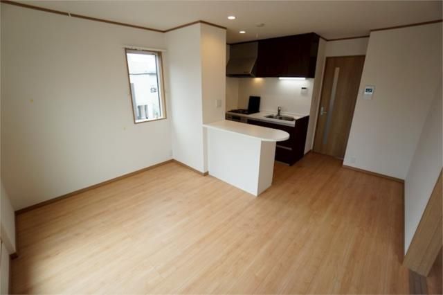 ��ʌ�����s�؂S���ڂ̃A�p�[�g�̋��ԁE���r���O