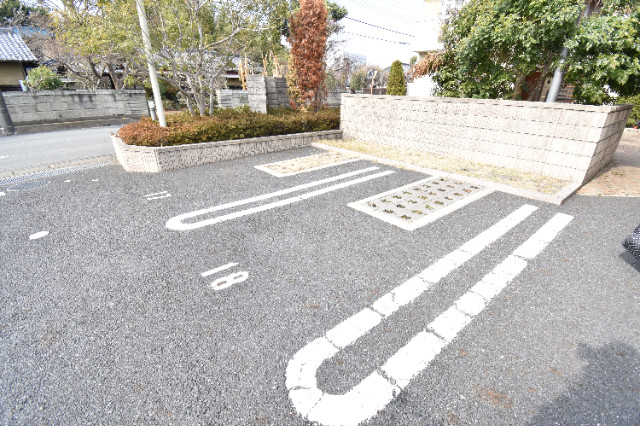 ��ʌ��������܎s�k��{�����̃A�p�[�g�̒��ԏ�