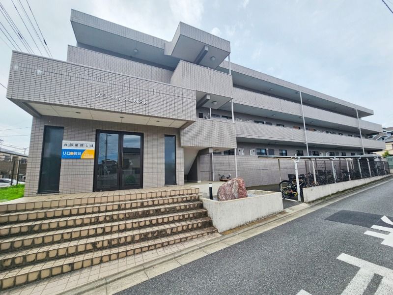 ��ʌ��������܎s�������˂R����10-18�̃}���V�����̌����O��