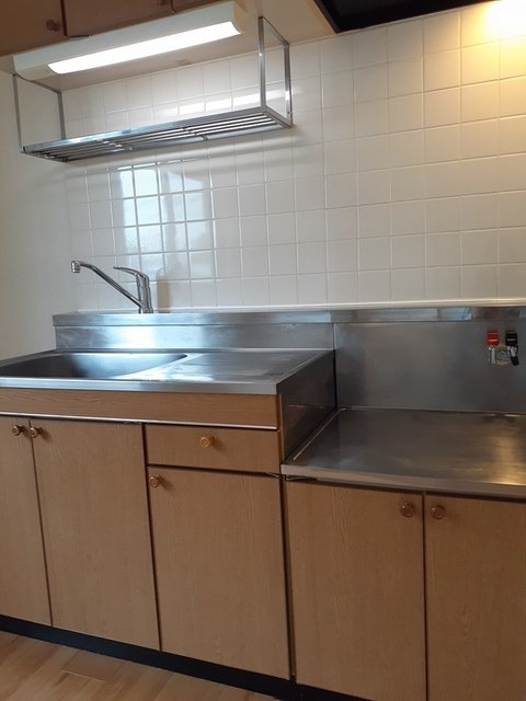 ��ʌ��������܎s����厚�w��̃}���V�����̃L�b�`��