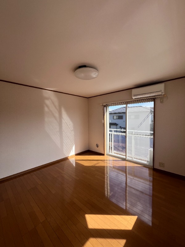 ��ʌ��k�����S�ɓޒ����R���ڂ̃A�p�[�g�̋��ԁE���r���O