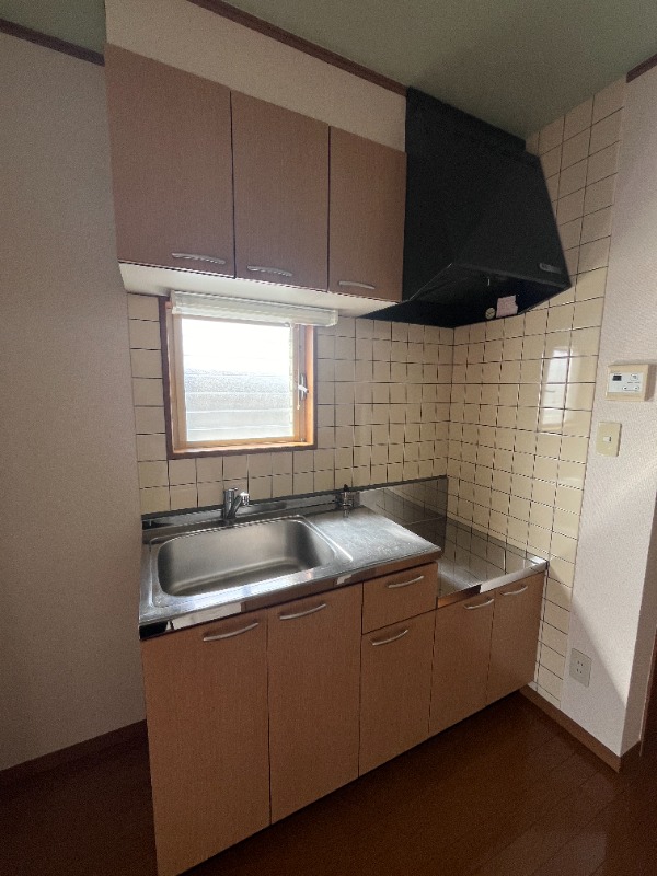 ��ʌ��k�����S�ɓޒ����R���ڂ̃A�p�[�g�̃L�b�`��