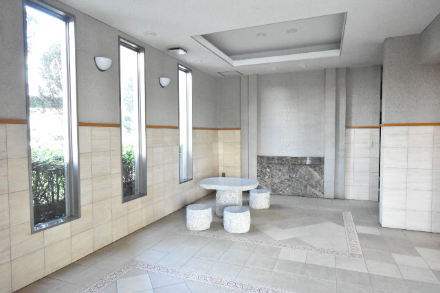 ��ʌ������s�����U���ڂ̃}���V�����̃G���g�����X