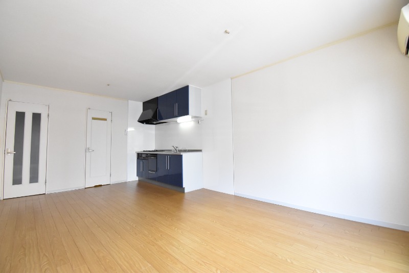 ��ʌ��������܎s�΋�厚���̃A�p�[�g�̋����E���r���O