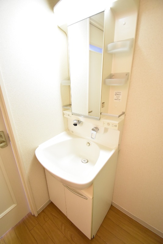 ��ʌ��������܎s�΋�厚���̃A�p�[�g�̐��ʏ�