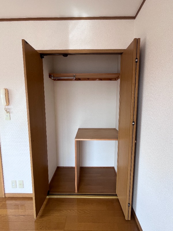 ��ʌ��k�����S�ɓޒ����R���ڂ̃A�p�[�g�̎��[