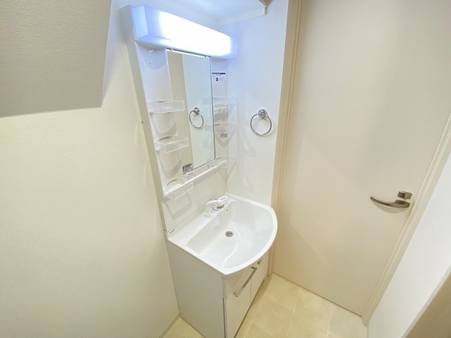 ��ʌ�����s�厚���s�̃A�p�[�g�̐��ʏ�