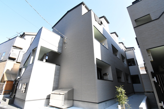 ��ʌ��������܎s�Y�a��̉ƂV���ڂ̃A�p�[�g�̌����O��