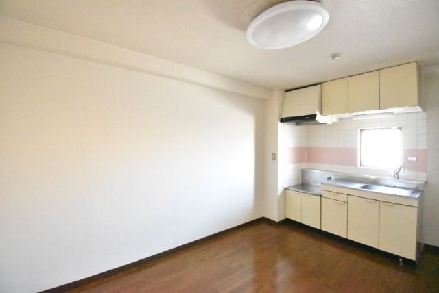 ��ʌ�����s�씵���J�V���ڂ̃A�p�[�g�̋��ԁE���r���O