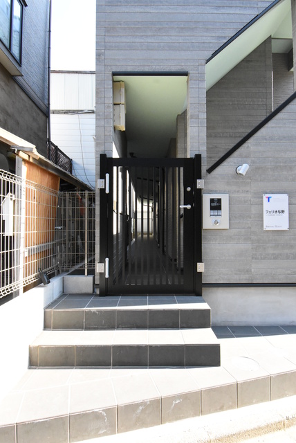 ��ʌ��������܎s�Y�a��̉ƂV���ڂ̃A�p�[�g�̃G���g�����X