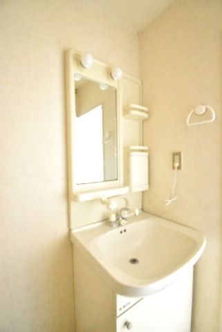 ��ʌ�����s�씵���J�V���ڂ̃A�p�[�g�̐��ʏ�