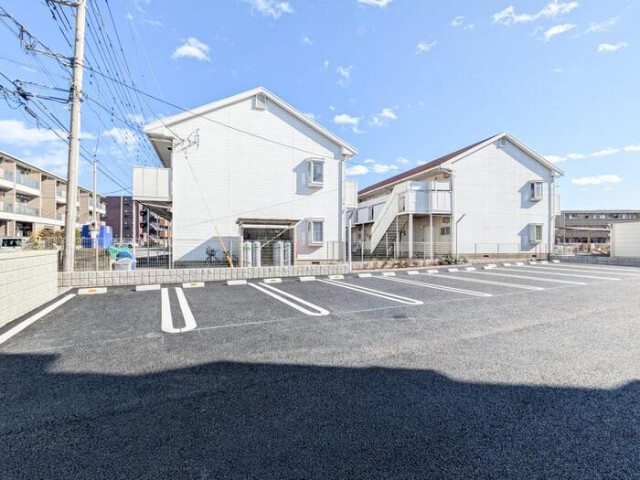 ��ʌ��������܎s����厚�w��̃A�p�[�g�̒��ԏ�