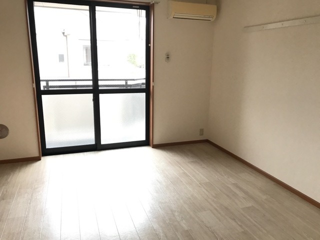 ��ʌ��������܎s��΋���q�T���ڂ̃A�p�[�g�̋��ԁE���r���O