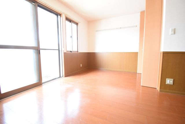 ��ʌ��������܎s��{��k�ܒ��Q���ڂ̃A�p�[�g�̋��ԁE���r���O