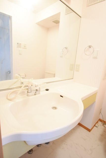 ��ʌ��������܎s��{��k�ܒ��Q���ڂ̃A�p�[�g�̐��ʏ�