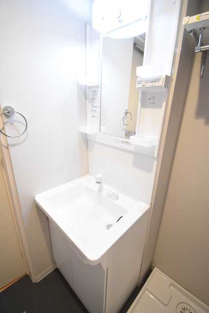 ��ʌ��������܎s�k��听���S���ڂ̃A�p�[�g�̐��ʏ�