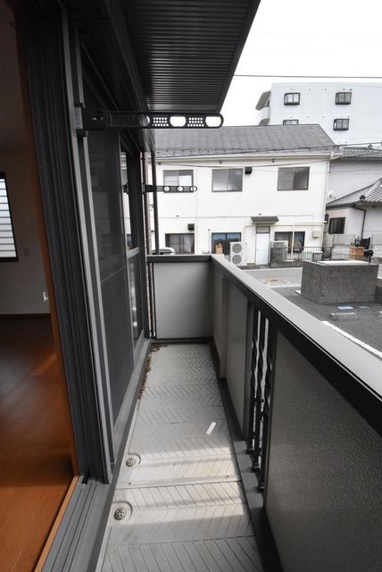 ��ʌ��������܎s��{��O���P���ڂ̃A�p�[�g�̃o���R�j�[