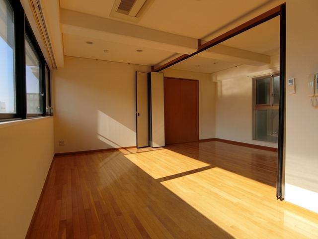 ��ʌ��������܎s��{�扺���Q���ڂ̃}���V�����̋��ԁE���r���O