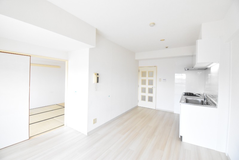 ��ʌ�����s�k����Q���ڂ̃}���V�����̋��ԁE���r���O