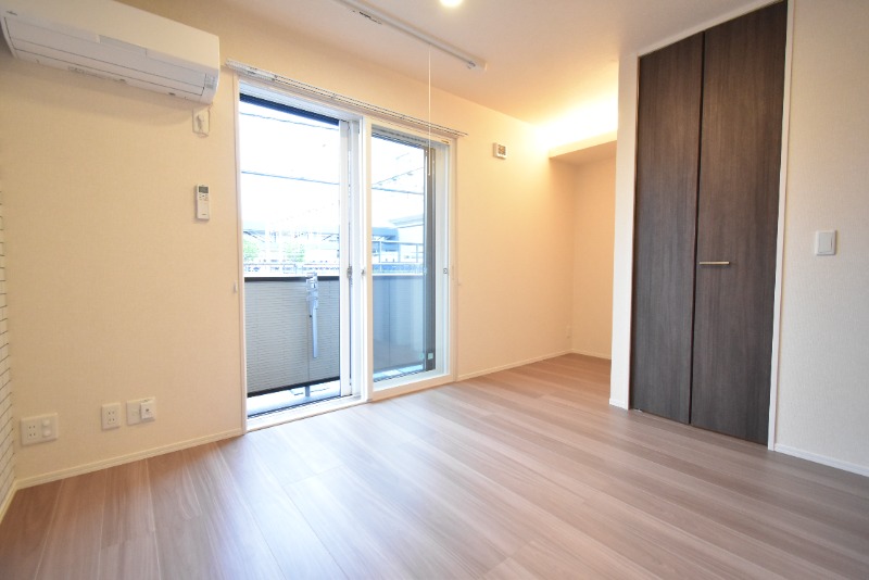 ��ʌ��������܎s�k�擌�听���P���ڂ̃A�p�[�g�̋����E���r���O