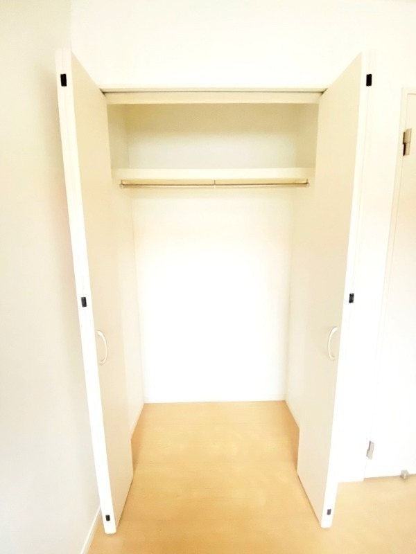 ��ʌ��������܎s�Y�a��̉ƂQ���ڂ̃A�p�[�g�̎��[