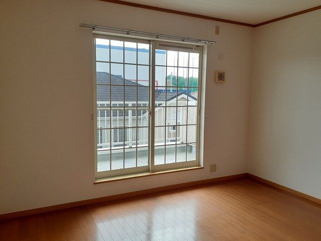 ��ʌ��k�����S�ɓޒ������j�T���ڂ̃A�p�[�g�̂��̑������E�X�y�[�X