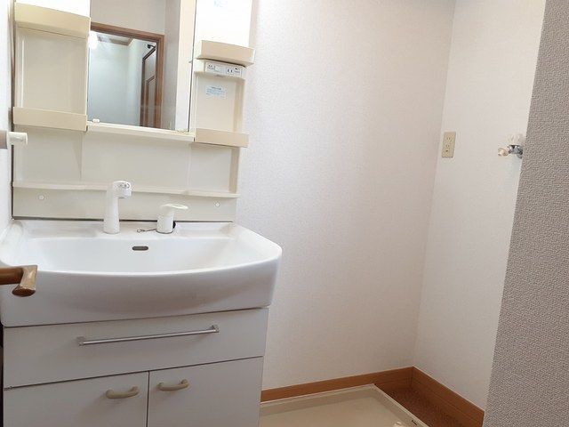 ��ʌ��k�����S�ɓޒ������j�T���ڂ̃A�p�[�g�̐��ʏ�