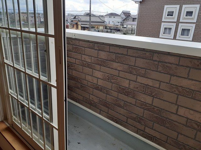 ��ʌ��k�����S�ɓޒ������j�T���ڂ̃A�p�[�g�̃o���R�j�[