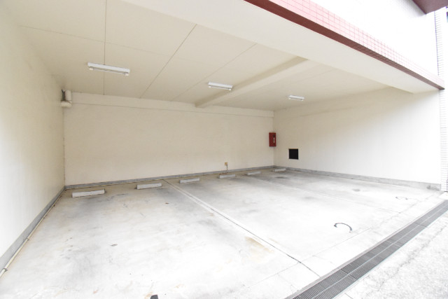 ��ʌ��z�J�s�����P���ڂ̃}���V�����̒��ԏ�