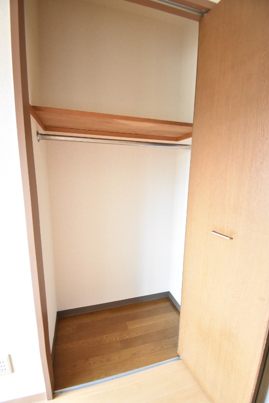 ��ʌ������s�X�쒬�̃}���V�����̎��[