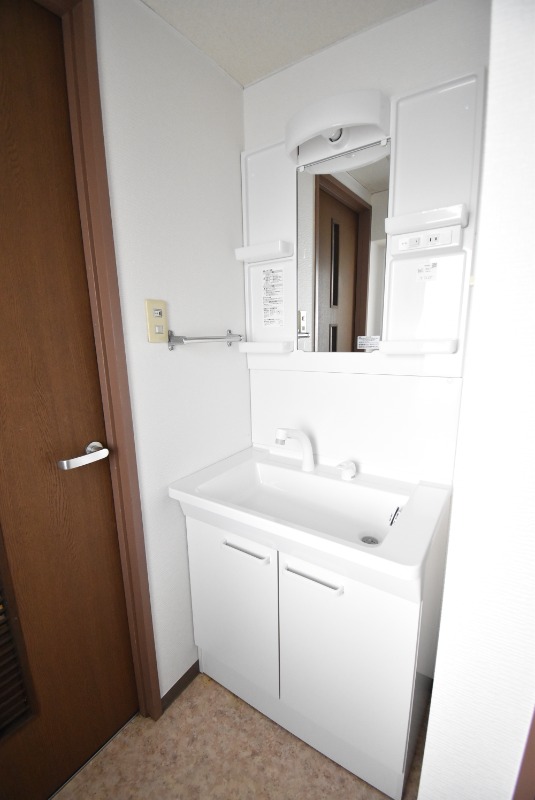 ��ʌ������s�X�쒬�̃}���V�����̐��ʏ�