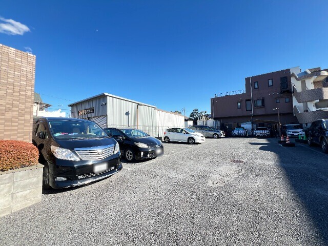 ��ʌ�����s�����J�{���S���ڂ̃}���V�����̒��ԏ�