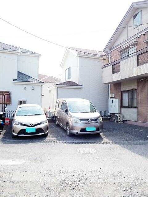 ��ʌ�����s�厚������̃A�p�[�g�̒��ԏ�