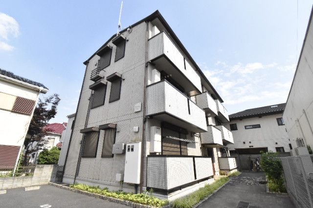 埼玉県さいたま市大宮区櫛引町１丁目796-1のアパートの建物外観