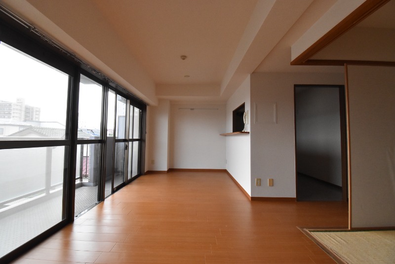 ��ʌ������s�_���Q���ڂ̃}���V�����̋��ԁE���r���O