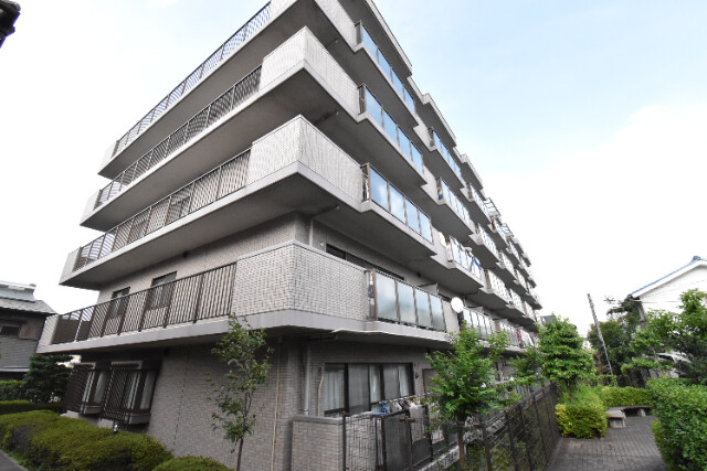 ��ʌ������s�_���Q���ڂ̃}���V�����̌����O��