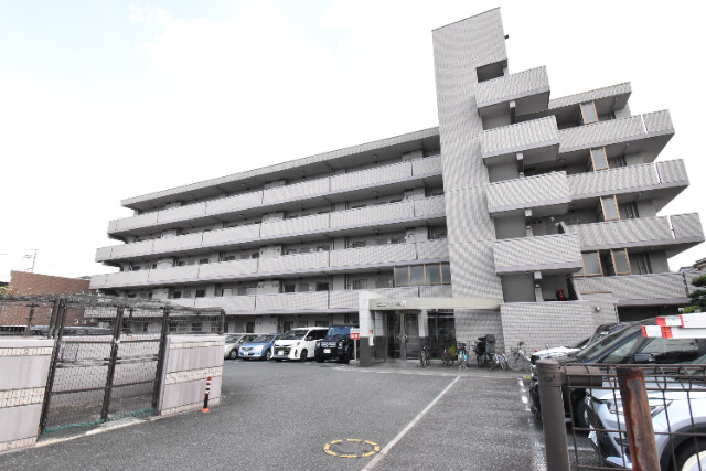 ��ʌ������s�_���Q���ڂ̃}���V�����̌����O��