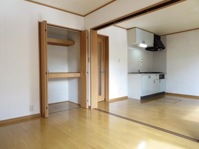 ��ʌ�����s�k����P���ڂ̃A�p�[�g�̂��̑������E�X�y�[�X